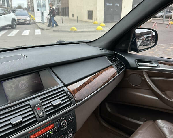 Чорний БМВ Х5, об'ємом двигуна 3 л та пробігом 315 тис. км за 10999 $, фото 20 на Automoto.ua