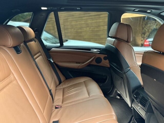 Чорний БМВ Х5, об'ємом двигуна 3 л та пробігом 273 тис. км за 3750 $, фото 7 на Automoto.ua