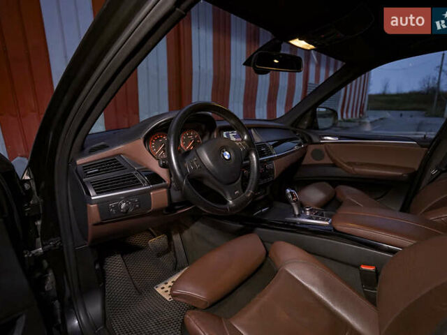Чорний БМВ Х5, об'ємом двигуна 4.4 л та пробігом 195 тис. км за 16000 $, фото 11 на Automoto.ua