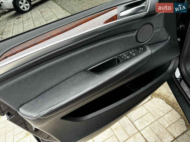 Чорний БМВ Х5, об'ємом двигуна 3 л та пробігом 209 тис. км за 13999 $, фото 12 на Automoto.ua