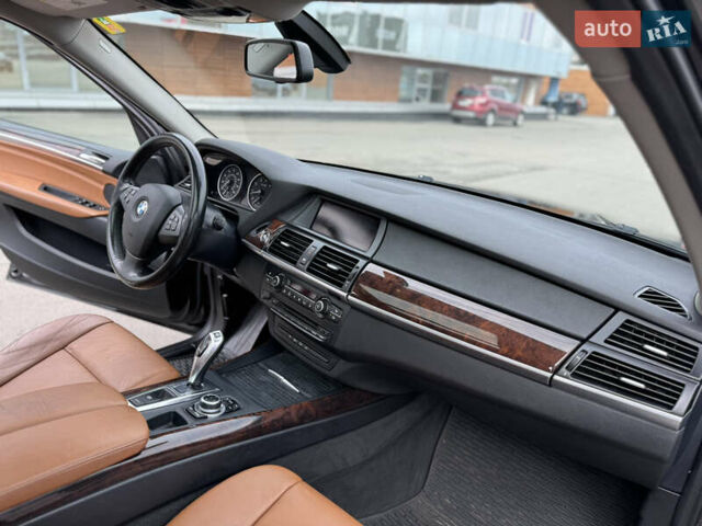 Черный БМВ Х5, объемом двигателя 3 л и пробегом 250 тыс. км за 13900 $, фото 15 на Automoto.ua