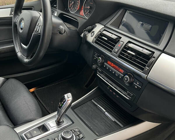 Чорний БМВ Х5, об'ємом двигуна 3 л та пробігом 220 тис. км за 18000 $, фото 11 на Automoto.ua