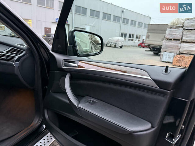 Черный БМВ Х5, объемом двигателя 2.99 л и пробегом 259 тыс. км за 16800 $, фото 71 на Automoto.ua