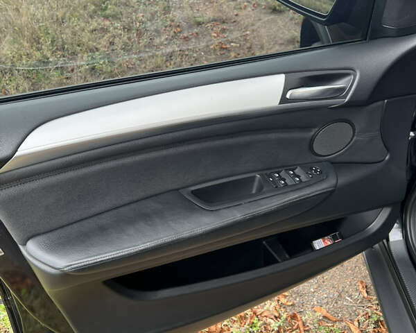 Чорний БМВ Х5, об'ємом двигуна 3 л та пробігом 220 тис. км за 18000 $, фото 16 на Automoto.ua