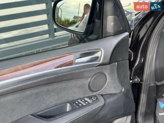 Чорний БМВ Х5, об'ємом двигуна 4.39 л та пробігом 171 тис. км за 15700 $, фото 11 на Automoto.ua