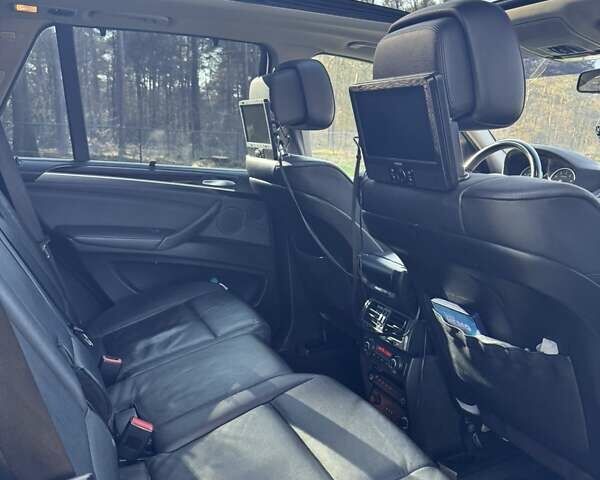 Черный БМВ Х5, объемом двигателя 2.98 л и пробегом 270 тыс. км за 16000 $, фото 1 на Automoto.ua