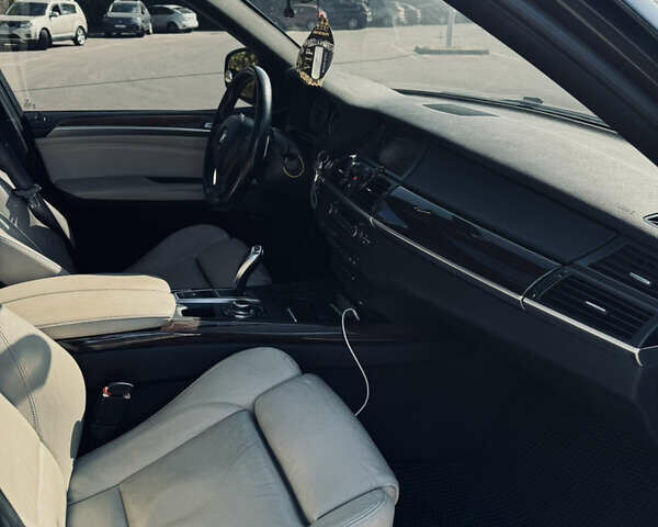 Черный БМВ Х5, объемом двигателя 2.98 л и пробегом 300 тыс. км за 15000 $, фото 6 на Automoto.ua