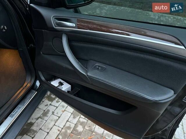 Чорний БМВ Х5, об'ємом двигуна 3 л та пробігом 237 тис. км за 22500 $, фото 35 на Automoto.ua