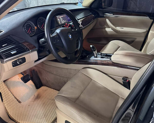 Чорний БМВ Х5, об'ємом двигуна 2.98 л та пробігом 218 тис. км за 13000 $, фото 4 на Automoto.ua