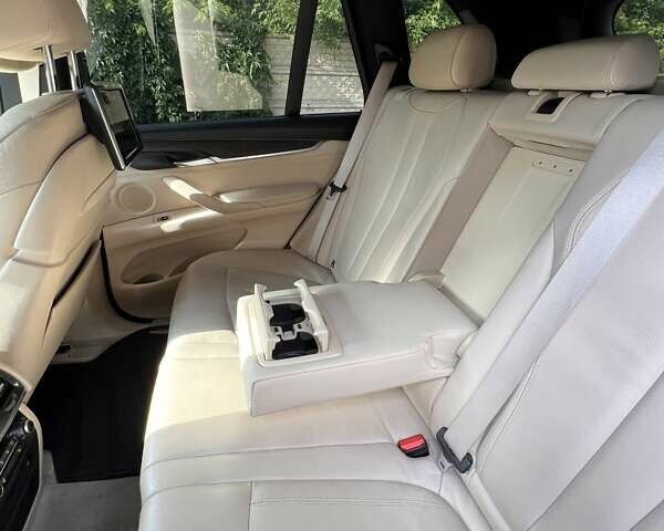 БМВ Х5 2013 в Днепре (Днепропетровске) на Automoto.ua Черный БМВ Х5, объемом двигателя 4.39 л и пробегом 118 тыс. км за 26300 $, фото 17 на Automoto.ua