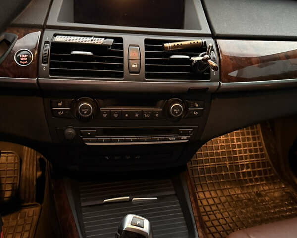 Чорний БМВ Х5, об'ємом двигуна 2.99 л та пробігом 262 тис. км за 17000 $, фото 8 на Automoto.ua