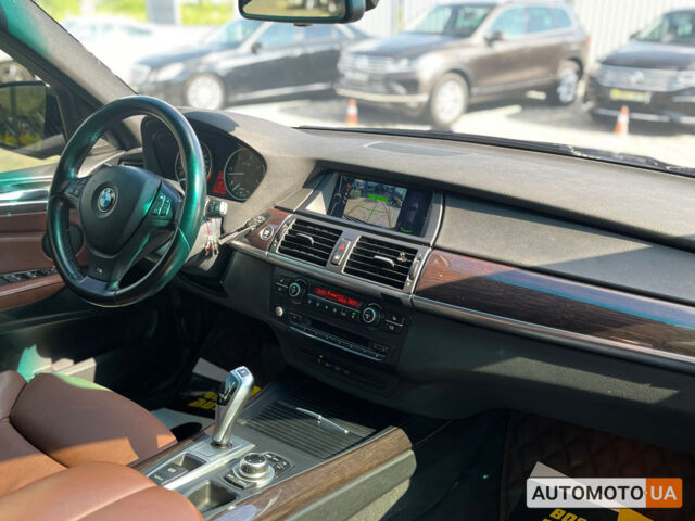 Чорний БМВ Х5, об'ємом двигуна 3 л та пробігом 275 тис. км за 19900 $, фото 23 на Automoto.ua
