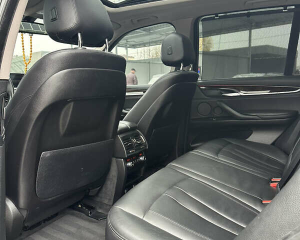 Чорний БМВ Х5, об'ємом двигуна 2.99 л та пробігом 242 тис. км за 23000 $, фото 16 на Automoto.ua