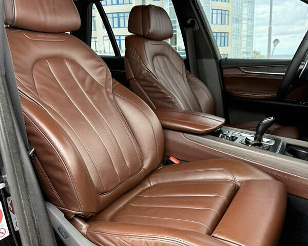 Чорний БМВ Х5, об'ємом двигуна 2.99 л та пробігом 136 тис. км за 35900 $, фото 12 на Automoto.ua