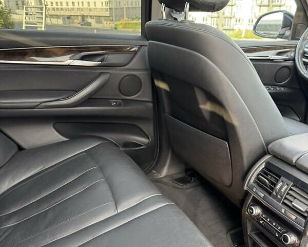 Чорний БМВ Х5, об'ємом двигуна 2.98 л та пробігом 181 тис. км за 20100 $, фото 16 на Automoto.ua