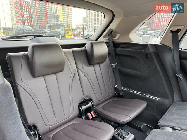 Чорний БМВ Х5, об'ємом двигуна 3 л та пробігом 194 тис. км за 19900 $, фото 3 на Automoto.ua