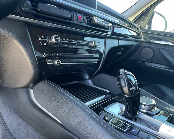 Чорний БМВ Х5, об'ємом двигуна 2.98 л та пробігом 186 тис. км за 24500 $, фото 13 на Automoto.ua