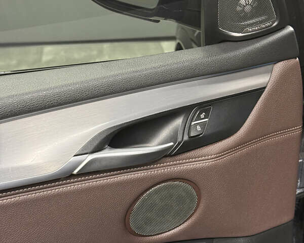 Черный БМВ Х5, объемом двигателя 3 л и пробегом 218 тыс. км за 33999 $, фото 12 на Automoto.ua