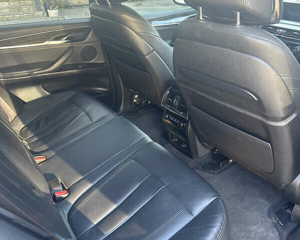 Чорний БМВ Х5, об'ємом двигуна 3 л та пробігом 320 тис. км за 25950 $, фото 49 на Automoto.ua