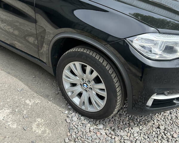 Черный БМВ Х5, объемом двигателя 2 л и пробегом 330 тыс. км за 24500 $, фото 3 на Automoto.ua