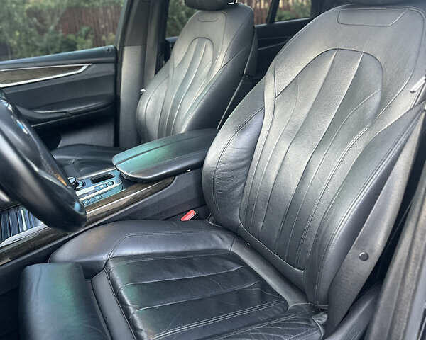 Чорний БМВ Х5, об'ємом двигуна 3 л та пробігом 320 тис. км за 25950 $, фото 27 на Automoto.ua