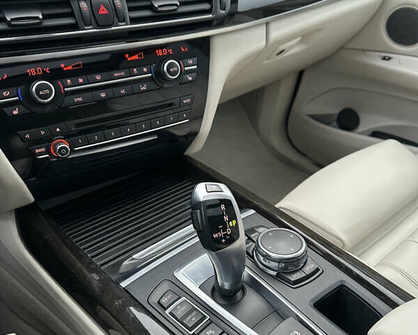 Чорний БМВ Х5, об'ємом двигуна 2.99 л та пробігом 280 тис. км за 23000 $, фото 6 на Automoto.ua