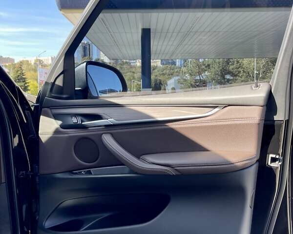 Чорний БМВ Х5, об'ємом двигуна 2 л та пробігом 100 тис. км за 38000 $, фото 23 на Automoto.ua