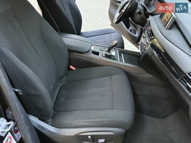 Чорний БМВ Х5, об'ємом двигуна 2 л та пробігом 130 тис. км за 28500 $, фото 76 на Automoto.ua