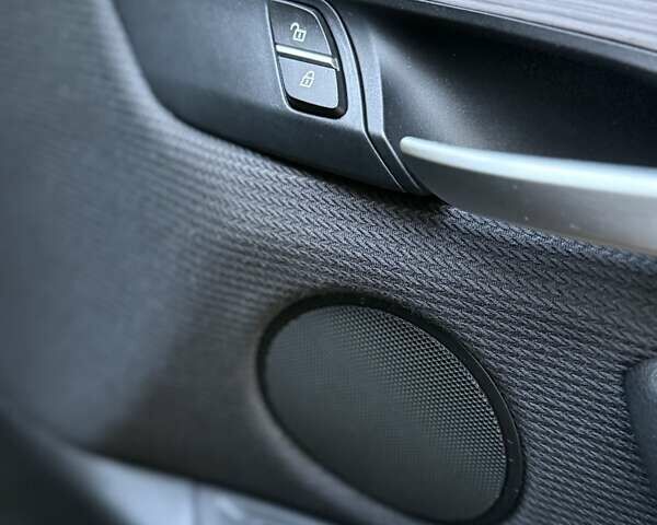 Чорний БМВ Х5, об'ємом двигуна 2 л та пробігом 130 тис. км за 28500 $, фото 79 на Automoto.ua