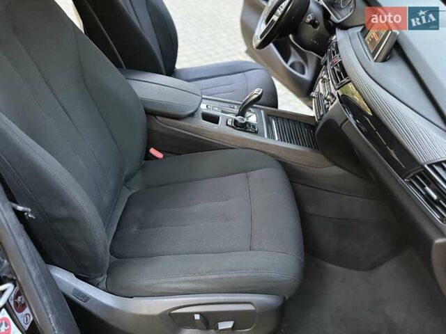 Чорний БМВ Х5, об'ємом двигуна 2 л та пробігом 130 тис. км за 28500 $, фото 75 на Automoto.ua