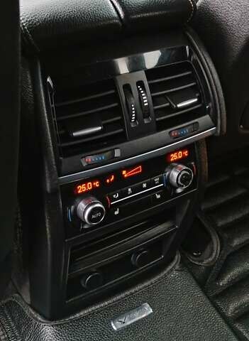 Чорний БМВ Х5, об'ємом двигуна 2 л та пробігом 200 тис. км за 26500 $, фото 28 на Automoto.ua