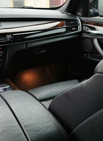 Чорний БМВ Х5, об'ємом двигуна 2 л та пробігом 200 тис. км за 26500 $, фото 31 на Automoto.ua