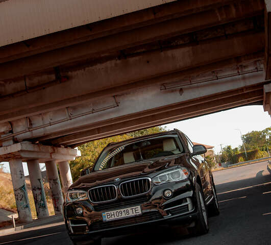 Черный БМВ Х5, объемом двигателя 2 л и пробегом 211 тыс. км за 39900 $, фото 1 на Automoto.ua