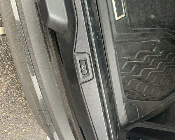 Чорний БМВ Х5, об'ємом двигуна 2 л та пробігом 226 тис. км за 43333 $, фото 9 на Automoto.ua