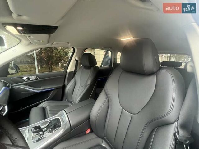 Чорний БМВ Х5, об'ємом двигуна 2 л та пробігом 4 тис. км за 71000 $, фото 4 на Automoto.ua