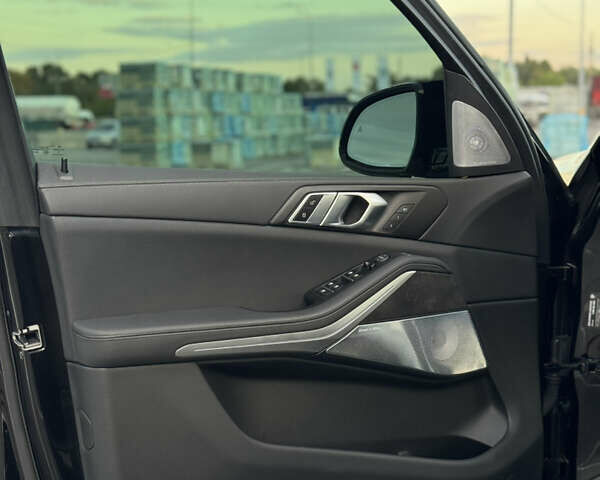 Чорний БМВ Х5, об'ємом двигуна 3 л та пробігом 100 тис. км за 62999 $, фото 15 на Automoto.ua