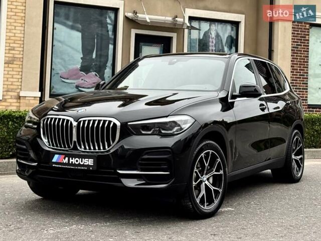 Черный БМВ Х5, объемом двигателя 2 л и пробегом 55 тыс. км за 60900 $, фото 1 на Automoto.ua
