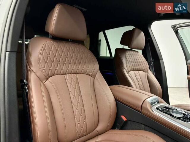 Черный БМВ Х5, объемом двигателя 3 л и пробегом 1 тыс. км за 127990 $, фото 39 на Automoto.ua