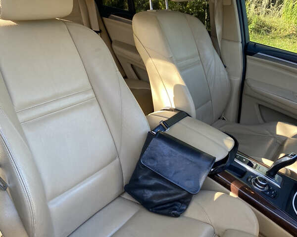 БМВ Х5 2010 в Новояворовск на Automoto.ua Коричневый БМВ Х5, объемом двигателя 2.99 л и пробегом 256 тыс. км за 16900 $, фото 12 на Automoto.ua