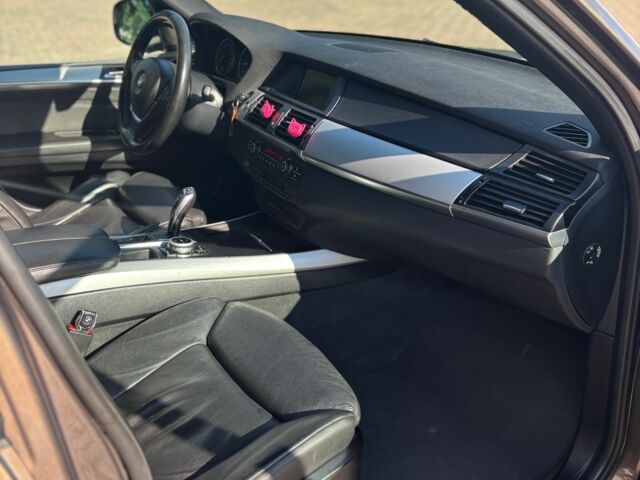 Коричневый БМВ Х5, объемом двигателя 3 л и пробегом 298 тыс. км за 13000 $, фото 6 на Automoto.ua