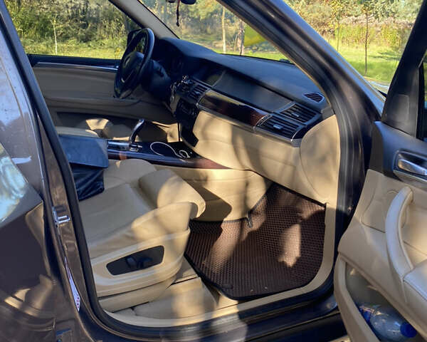 БМВ Х5 2010 в Новояворовск на Automoto.ua Коричневый БМВ Х5, объемом двигателя 2.99 л и пробегом 256 тыс. км за 16900 $, фото 9 на Automoto.ua