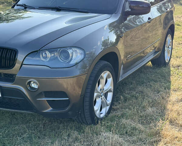 Коричневий БМВ Х5, об'ємом двигуна 2.98 л та пробігом 258 тис. км за 13700 $, фото 2 на Automoto.ua