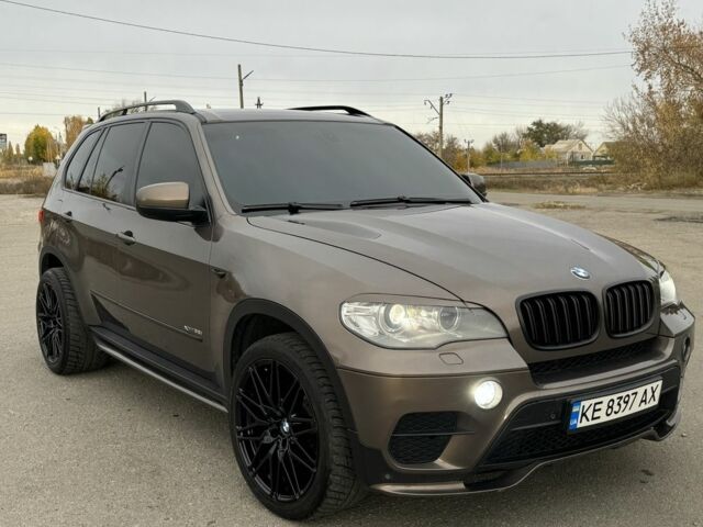Коричневый БМВ Х5, объемом двигателя 3 л и пробегом 255 тыс. км за 12200 $, фото 1 на Automoto.ua