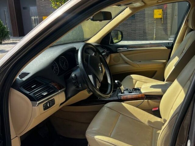 Коричневый БМВ Х5, объемом двигателя 3 л и пробегом 335 тыс. км за 10500 $, фото 5 на Automoto.ua