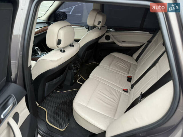 Коричневый БМВ Х5, объемом двигателя 2.98 л и пробегом 304 тыс. км за 10400 $, фото 15 на Automoto.ua