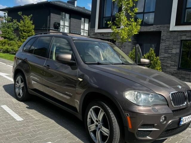 Коричневый БМВ Х5, объемом двигателя 3 л и пробегом 335 тыс. км за 10500 $, фото 1 на Automoto.ua