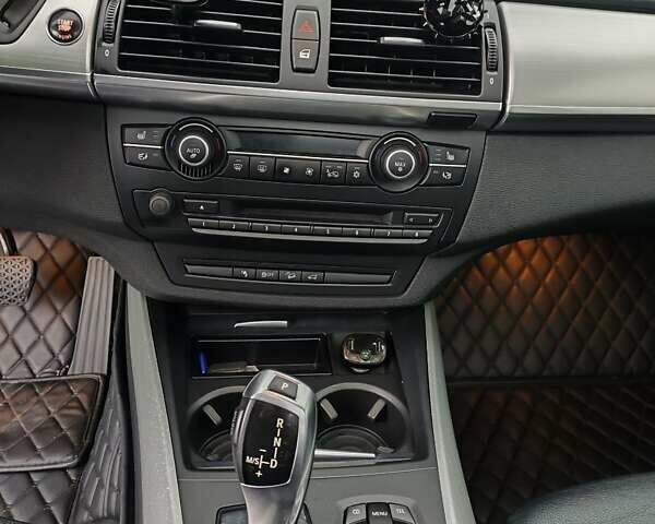 Коричневый БМВ Х5, объемом двигателя 3 л и пробегом 258 тыс. км за 17000 $, фото 19 на Automoto.ua