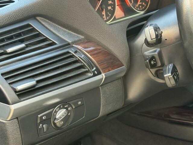 Коричневый БМВ Х5, объемом двигателя 3 л и пробегом 255 тыс. км за 12200 $, фото 12 на Automoto.ua