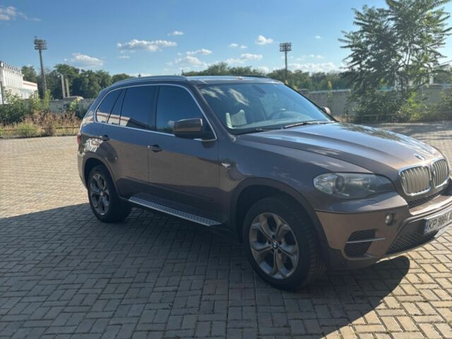 Коричневый БМВ Х5, объемом двигателя 3 л и пробегом 298 тыс. км за 13000 $, фото 1 на Automoto.ua
