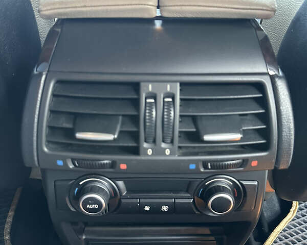 БМВ Х5 2010 в Чернигове на Automoto.ua Коричневый БМВ Х5, объемом двигателя 3 л и пробегом 303 тыс. км за 12800 $, фото 33 на Automoto.ua